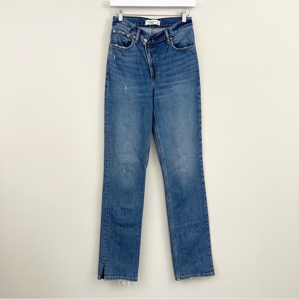 Abercrombie & Fitch Ultra High Rise 90s Straight Jean Criss Cross Waist